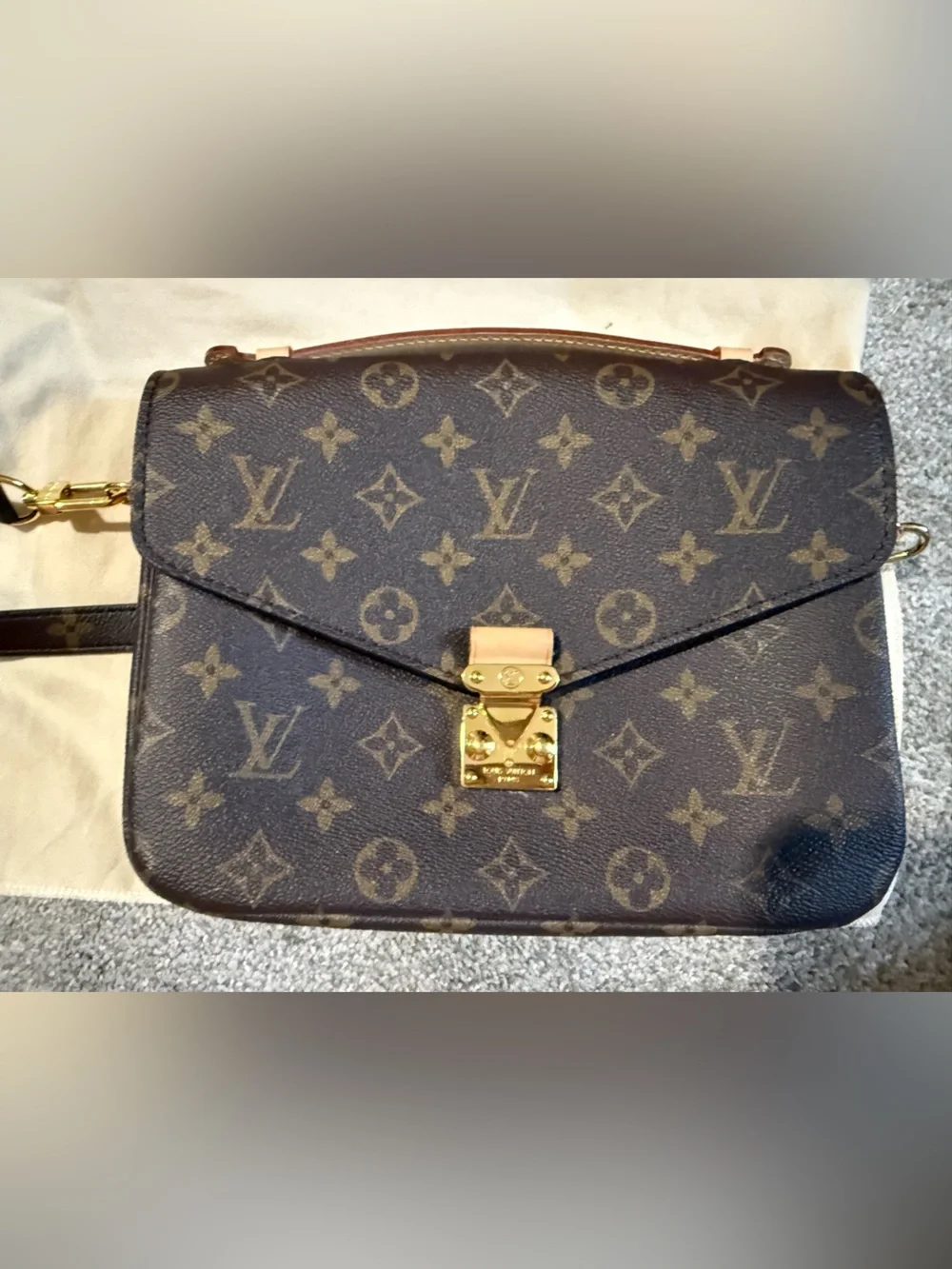 Louis Vuitton Pochette Métis